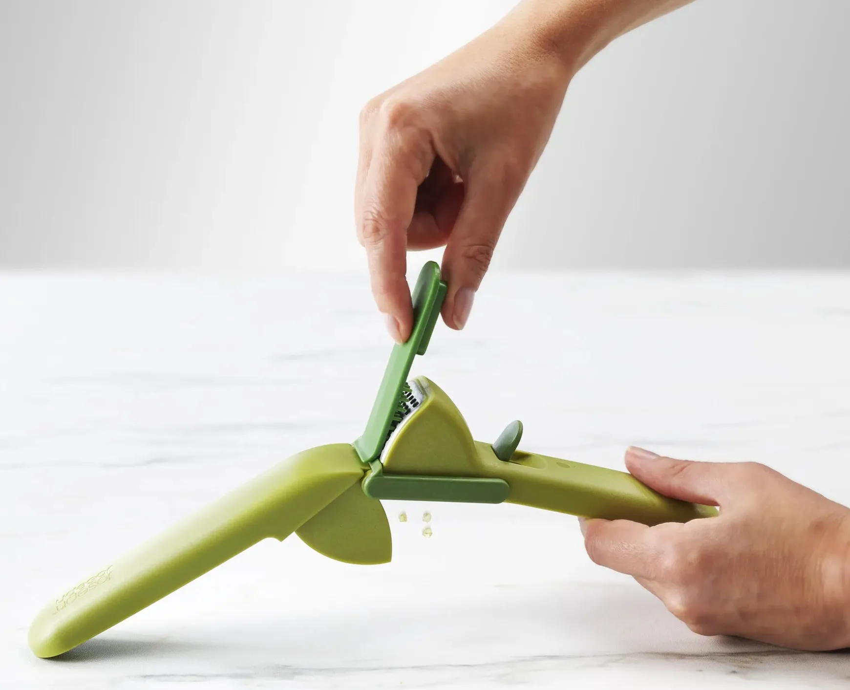 Joseph Joseph CleanForce™ Garlic Press- Kitchen Utensils & Gadgets