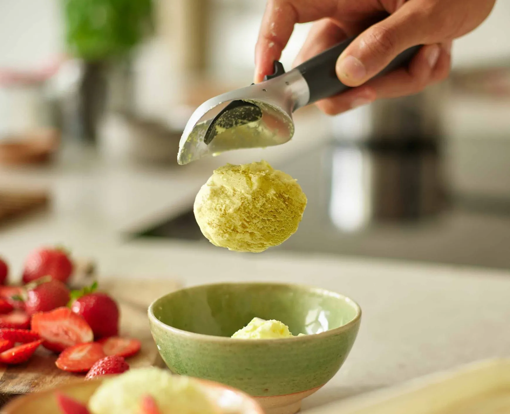 Joseph Joseph Elevate™ Ice-cream Scoop- Kitchen Utensils & Gadgets