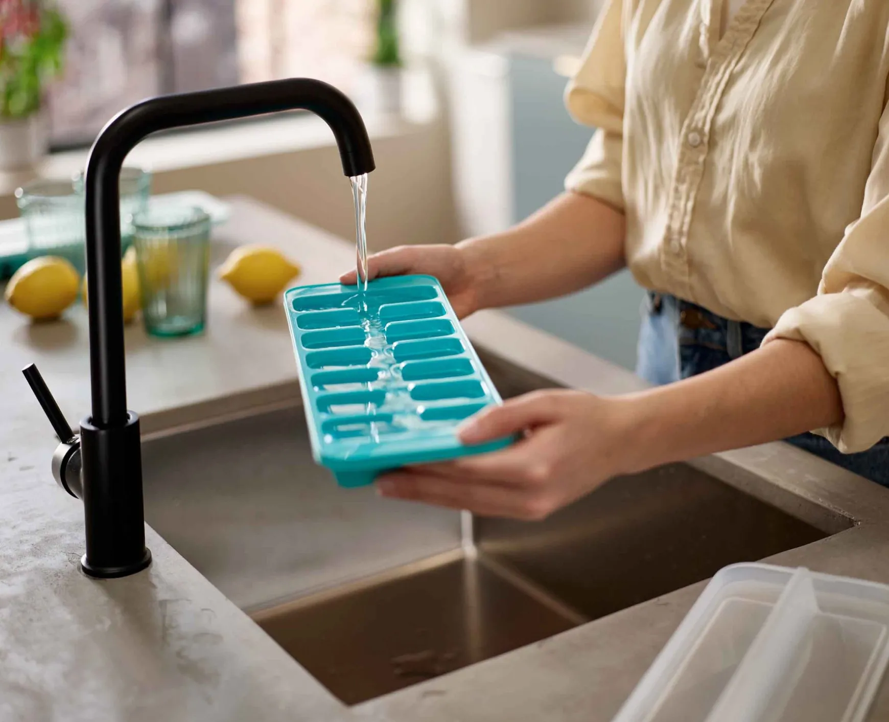Joseph Joseph Flow™ Easy-fill Ice-cube Tray- Barware