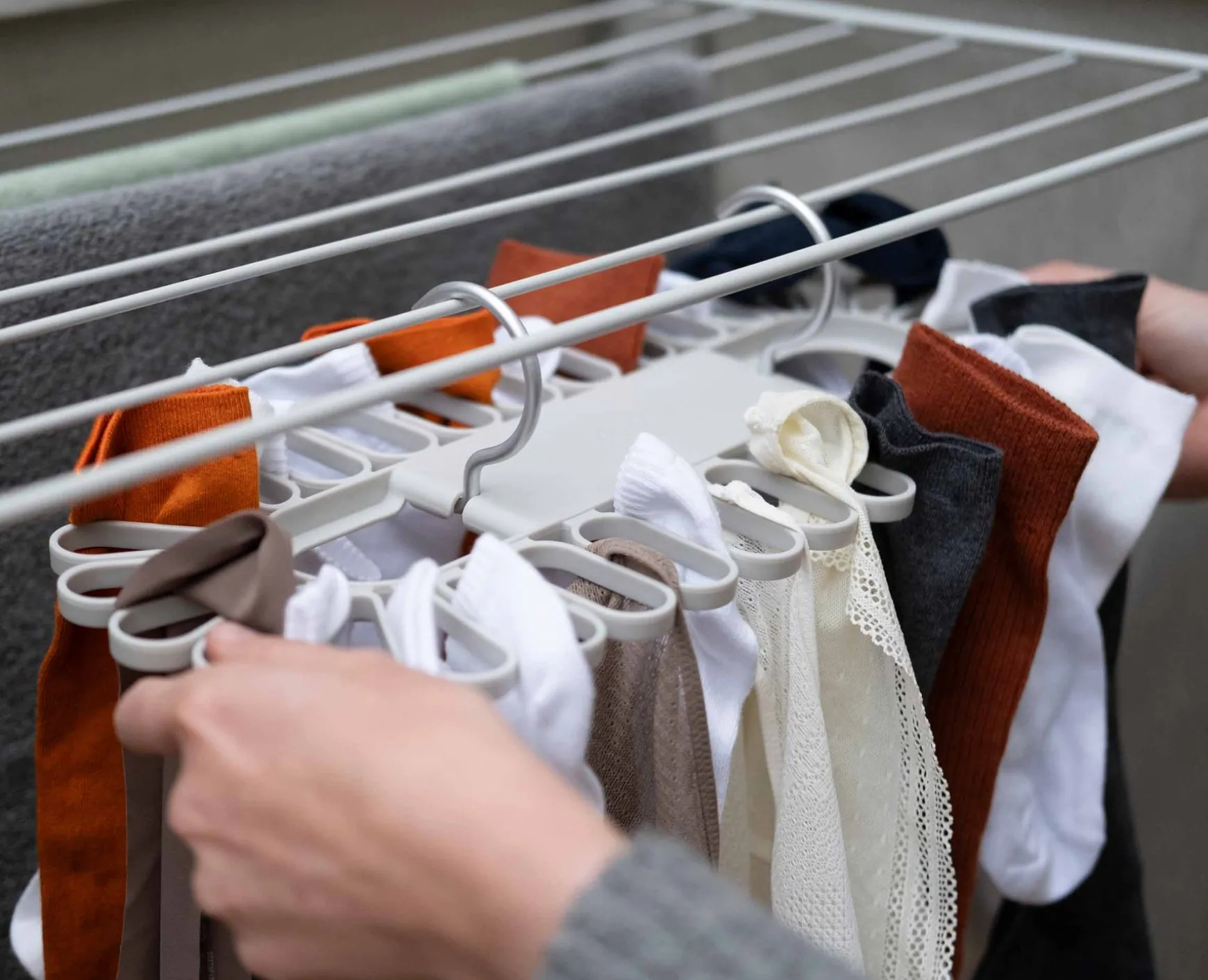 Joseph Joseph Petal™ 32-piece Quick-grip Drying Hanger- New Clothes Drying Racks