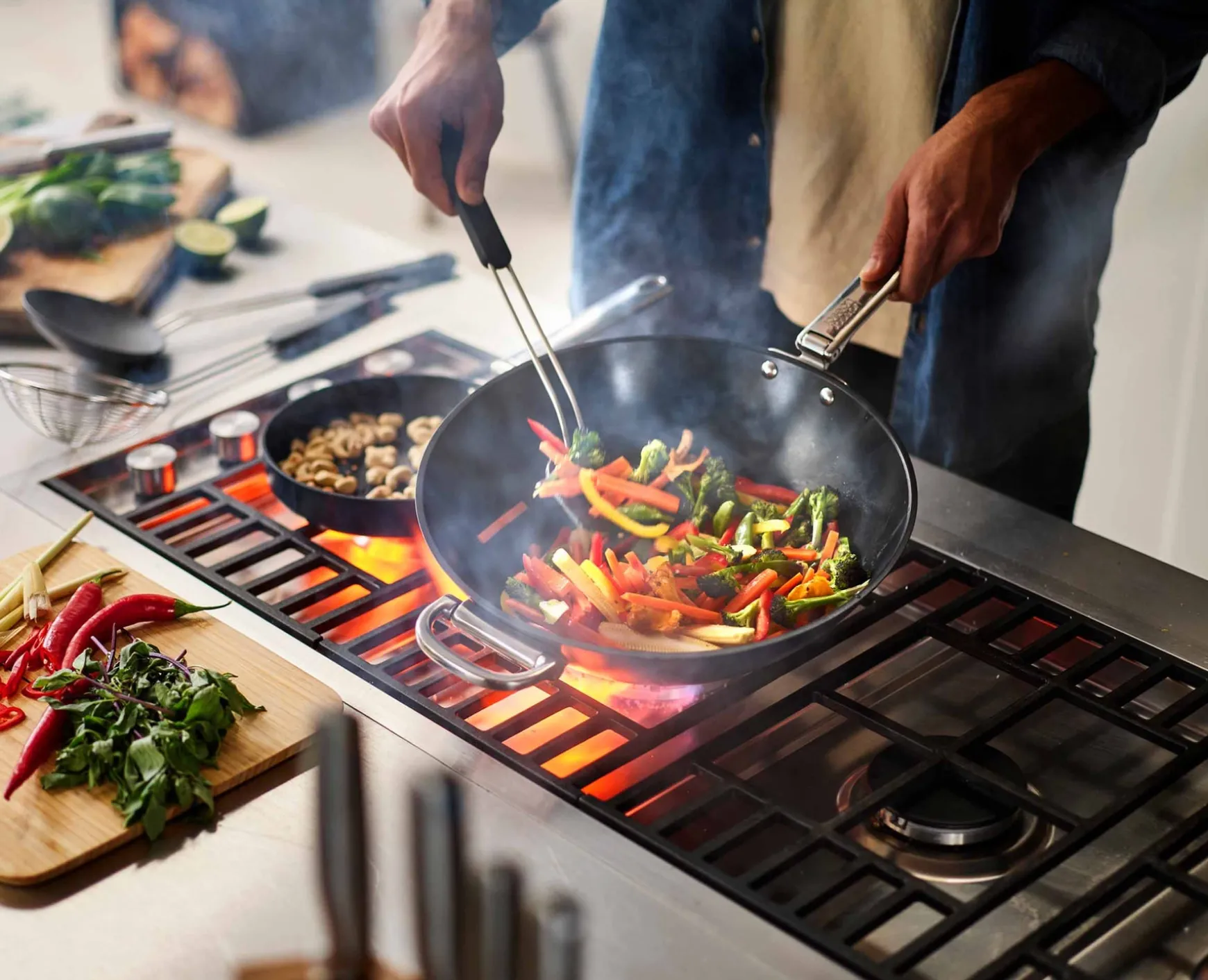 Joseph Joseph 2-piece Wok & Utensil Set- Kitchen Utensils & Gadgets