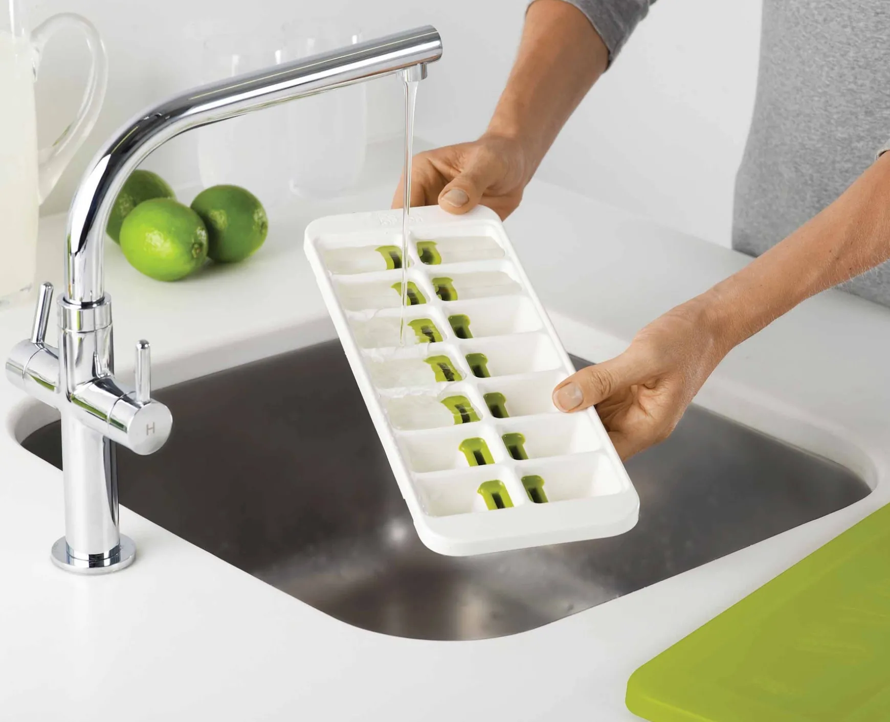 Joseph Joseph QuickSnap™ Plus Ice Cube Tray- Barware
