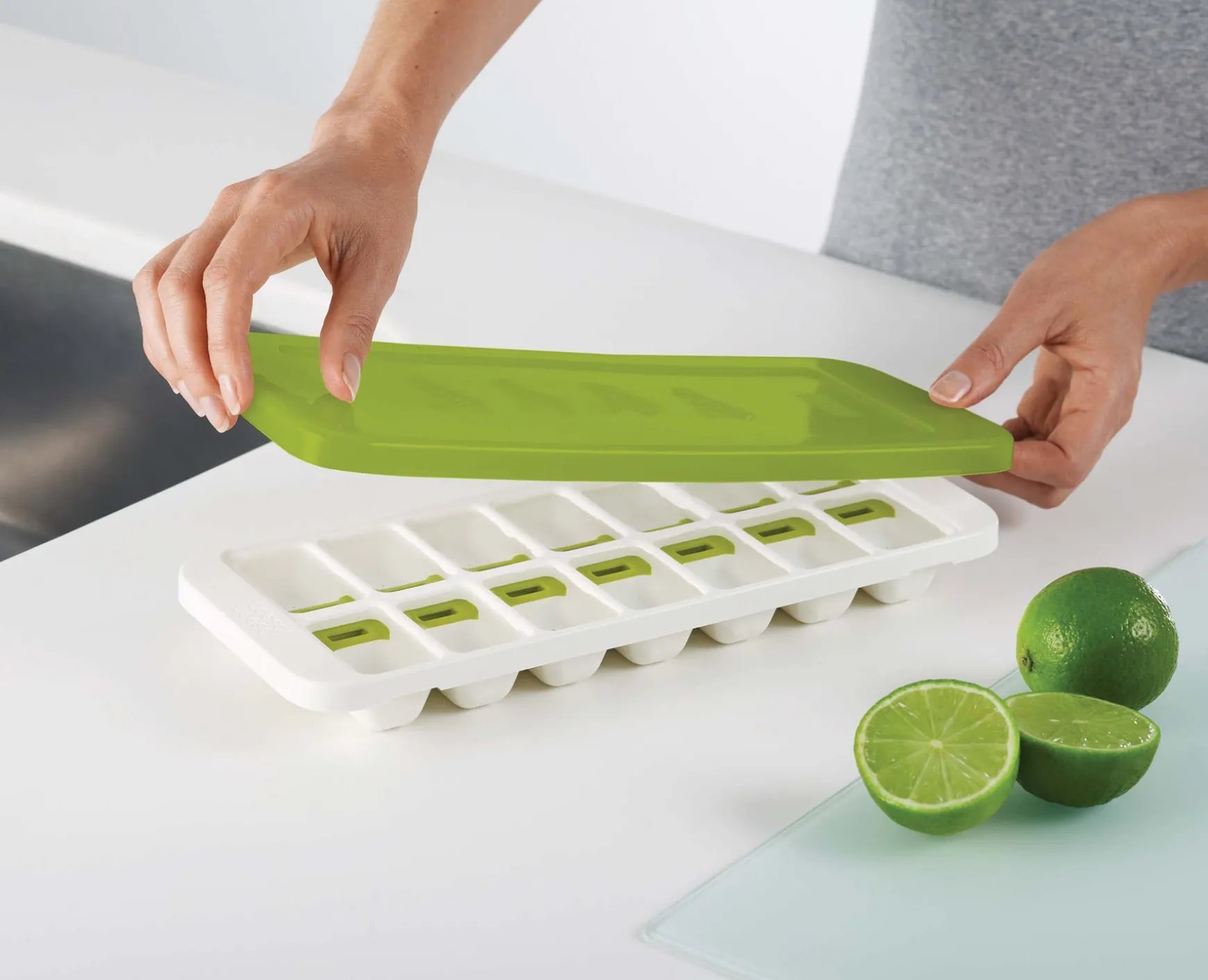 Joseph Joseph QuickSnap™ Plus Ice Cube Tray- Barware