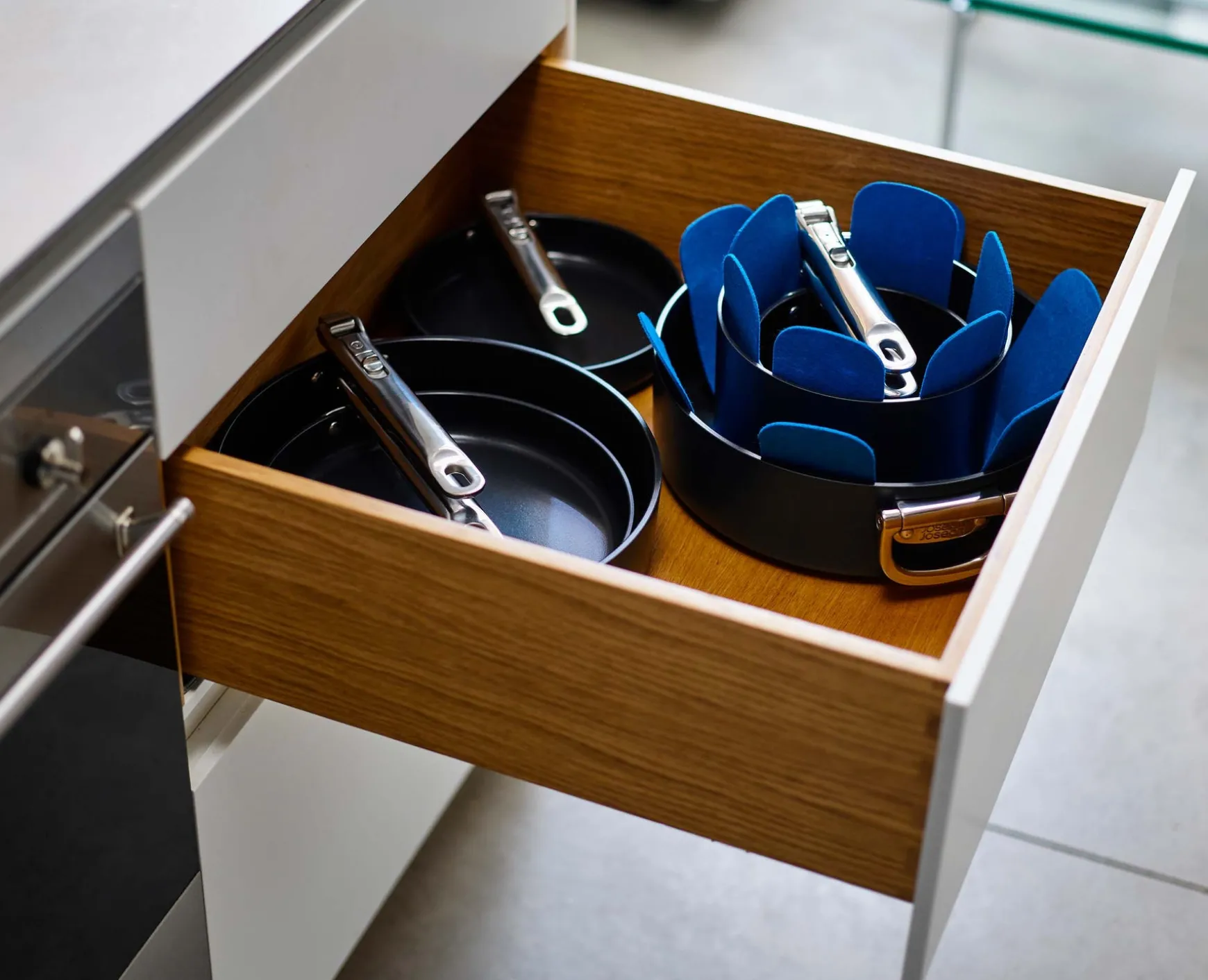 Joseph Joseph Space Folding Handle Ceramic Non-stick 10-piece Cookware Set- Pots & Pans