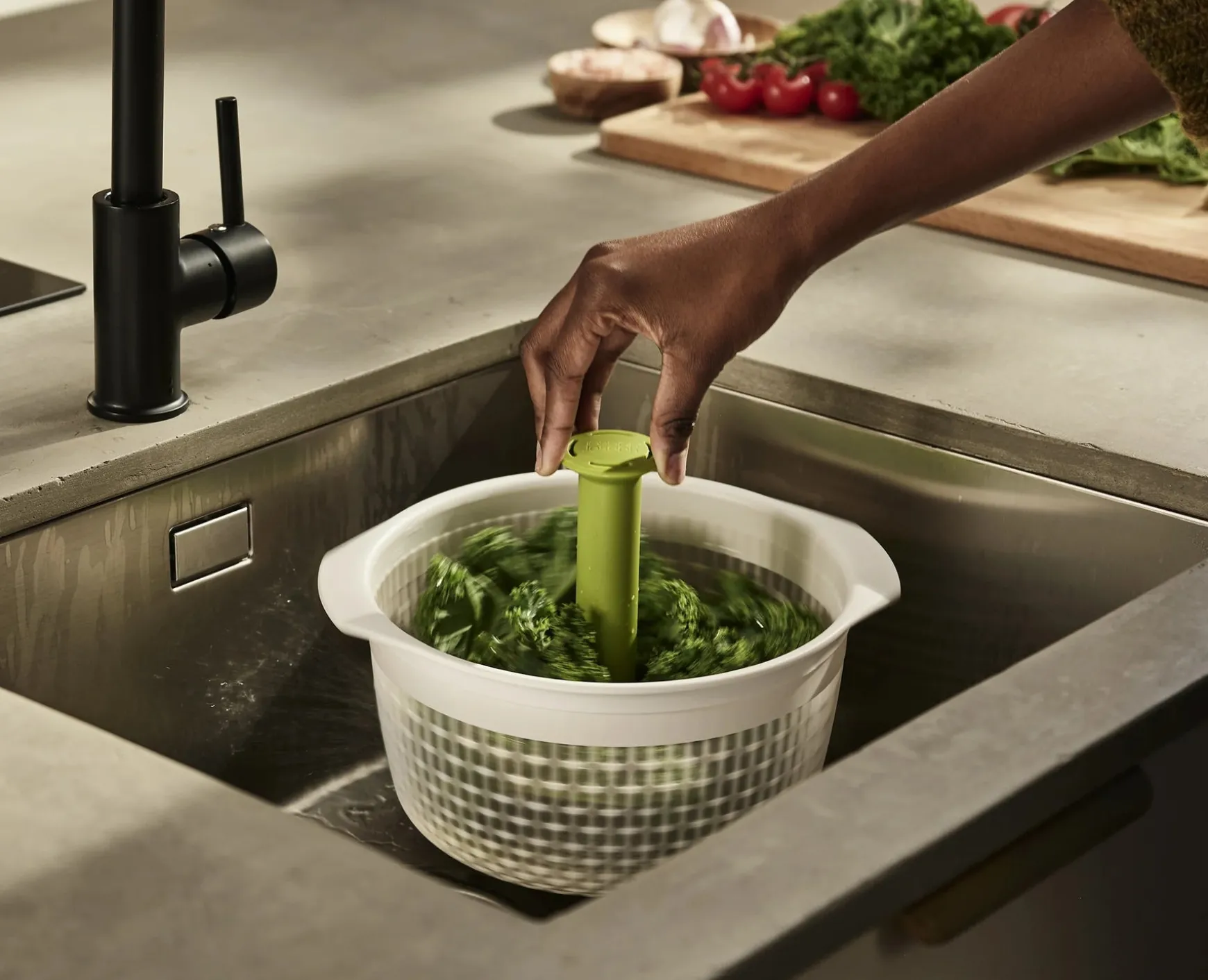 Joseph Joseph Spindola™ In-sink Salad-spinning Colander- Colanders & Strainers